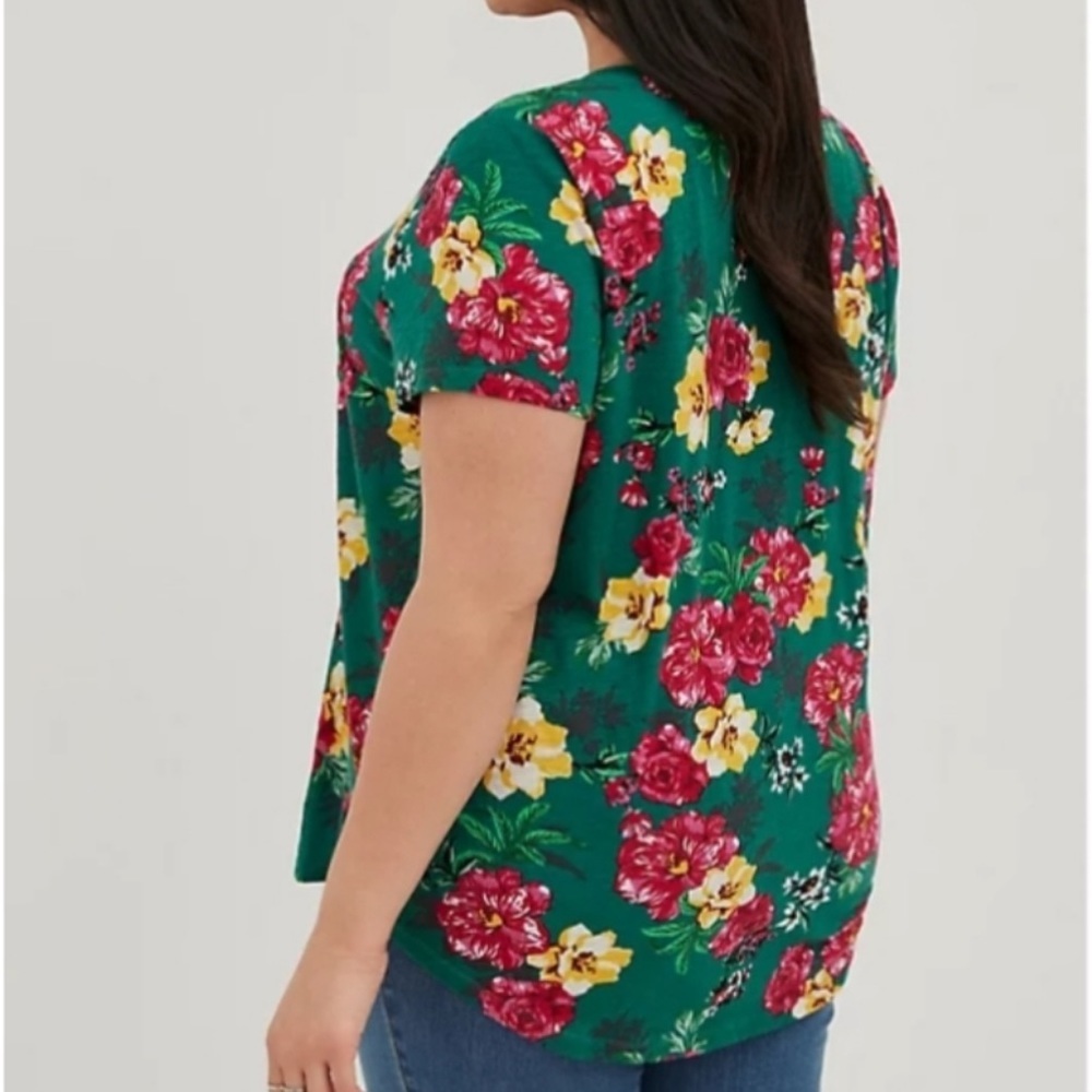 Torrid Green Floral Pocket Tee - Picture 2 of 2